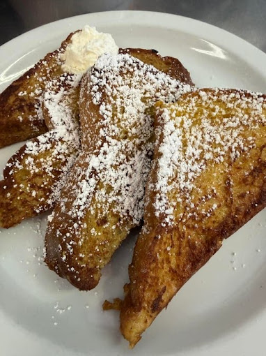 French toast dusted with powdered sugar